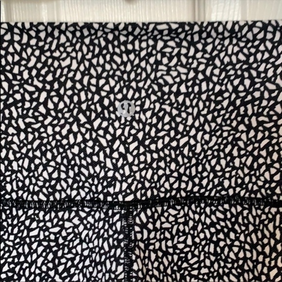 Lululemon Wunder Under Crop - Picture 9 of 10